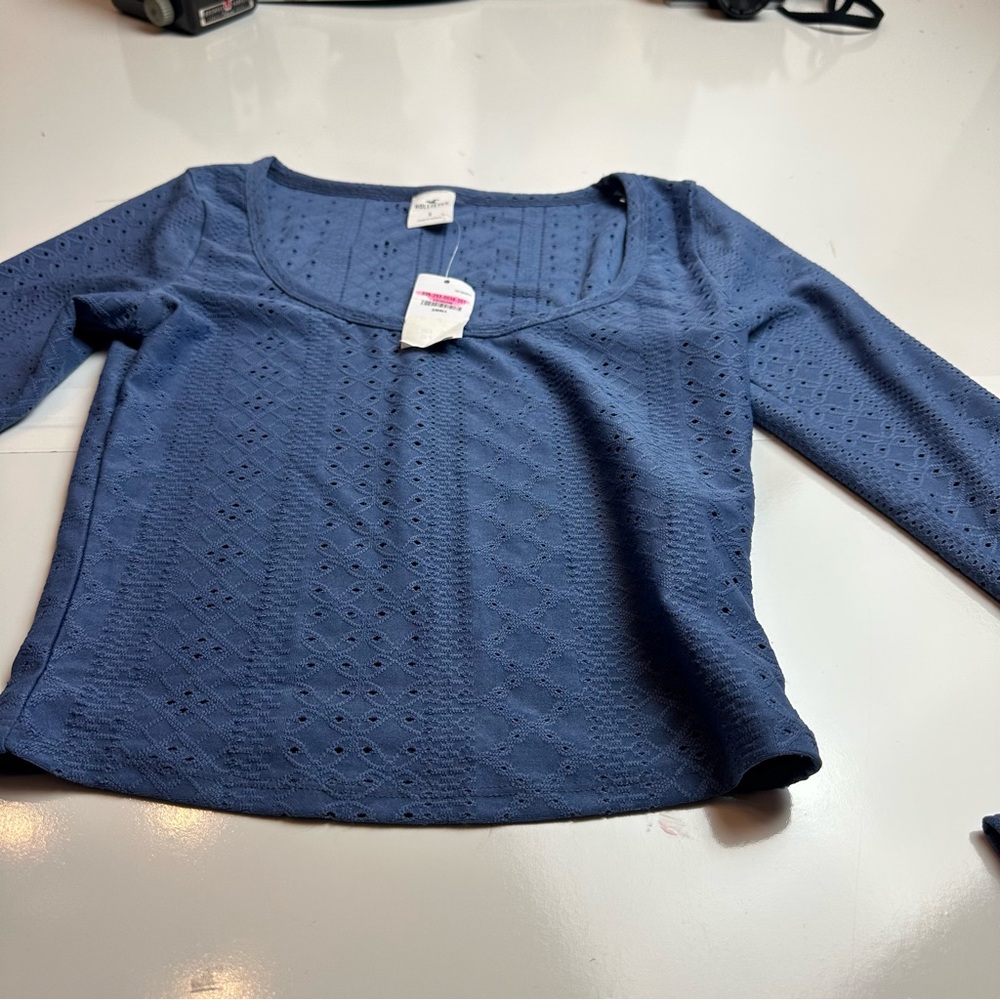 Hollister Women's Long Sleeve Top in Deep Blue NWT - Picture 2 of 7